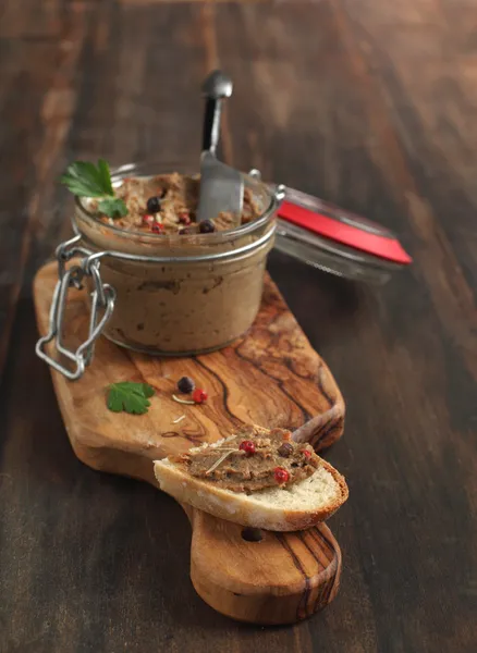 Pate de fígado de carne com pão — Fotografia de Stock