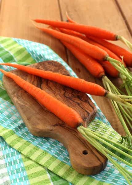 Cenouras frescas na mesa — Fotografia de Stock