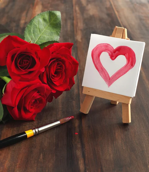 Bouquet of roses and painted heart — Stock Photo, Image