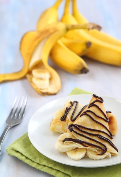 Crepe di banane con sciroppo di cioccolato — Foto Stock