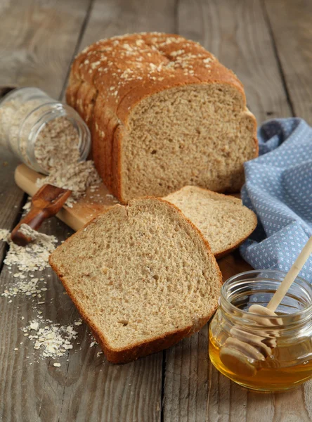 Oatmeal and honey bread — Stock Photo, Image