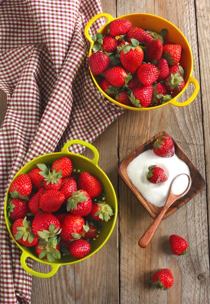 Strawberries with sugar — Stock Photo, Image