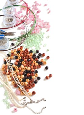 boncuk aksesuarları yapmak