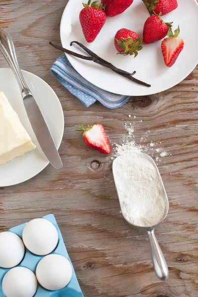 Ingredients for strawberry cake — Stock Photo, Image