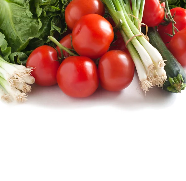 Verduras frescas aisladas sobre fondo blanco —  Fotos de Stock