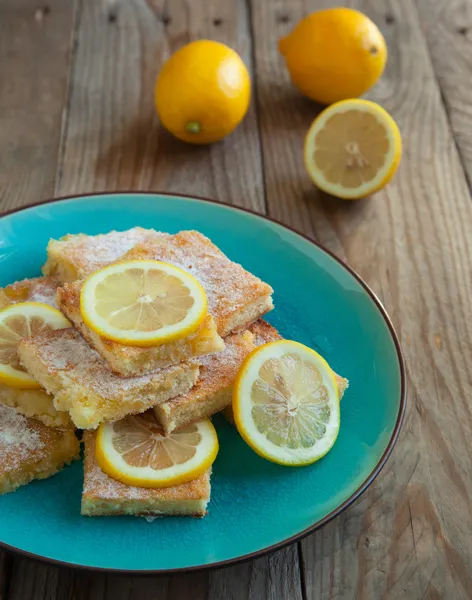 Freshly baked lemon squares — Stock Photo, Image