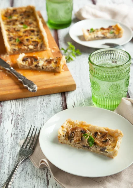 Cogumelo e queijo torta — Fotografia de Stock