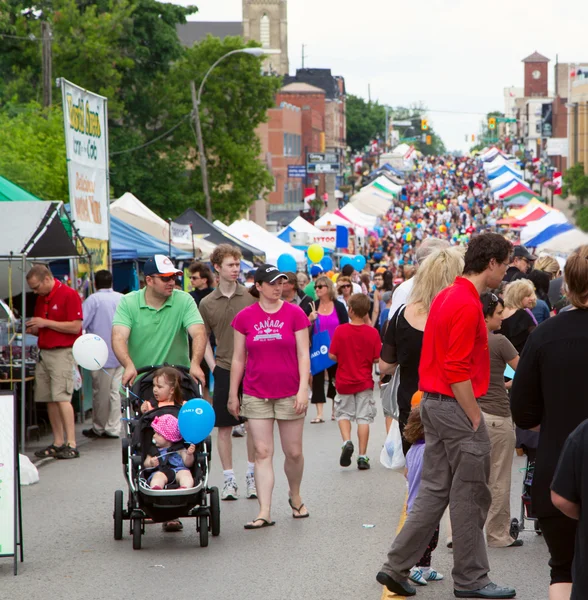 AURORA, ONTARIO, CANADÁ - 2 DE JUNIO DE 2013: Street Festival — Foto de Stock