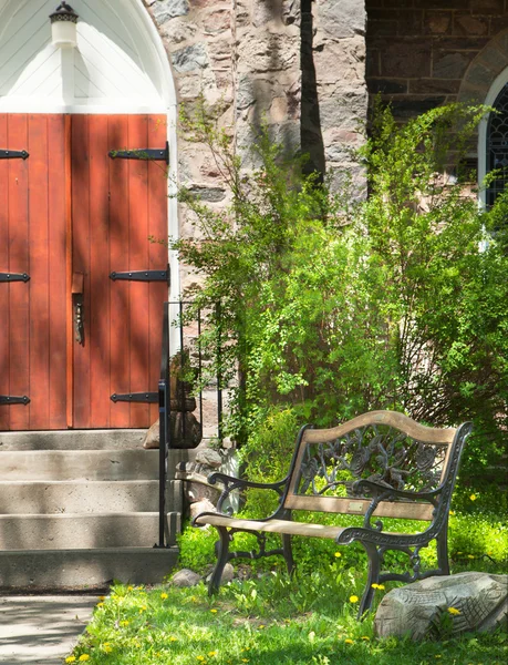 Old Bench near Church. Selective focus — Stock Photo, Image