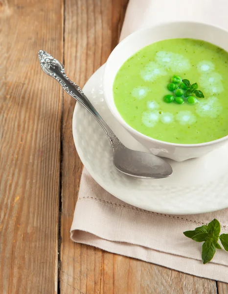 Fresh green pea soup — Stock Photo, Image