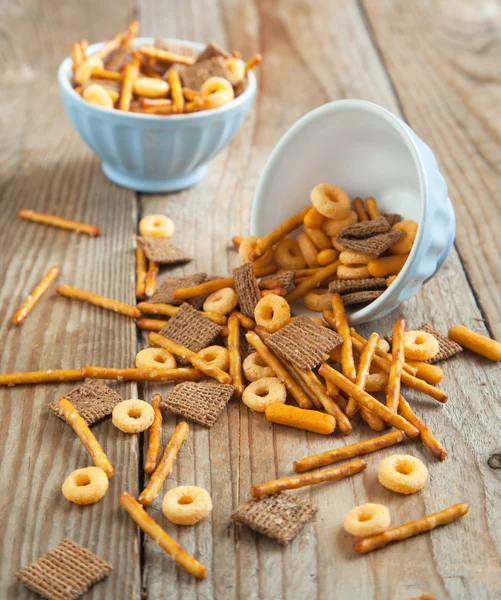 Mezcla de bocadillos. Dulce salado para aperitivos . — Foto de Stock