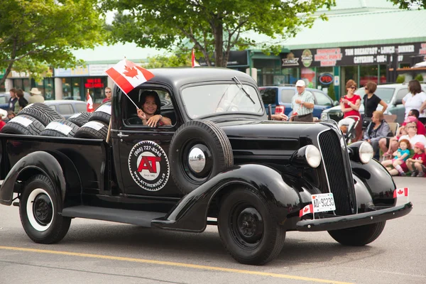 AURORA, ONTARIO, CANADÁ - 1 DE JULIO: Desfile del Día de Canadá — Foto de Stock