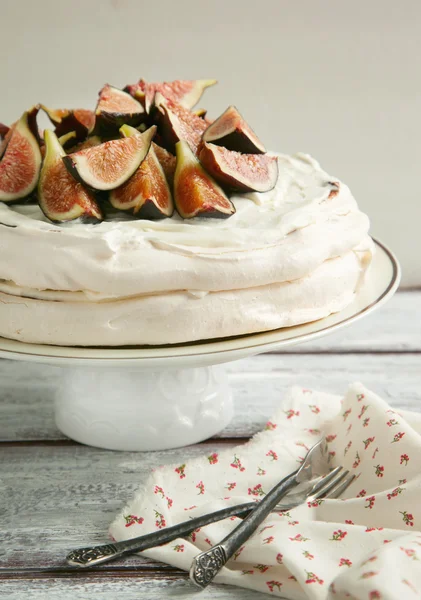 Tort de meringue cu smochine — Fotografie, imagine de stoc