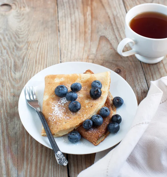 Crepes with blueberries and sugar powder — Stock Photo, Image