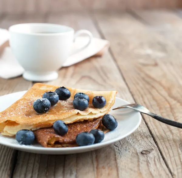 Crepes with blueberries and sugar powder — Stock Photo, Image