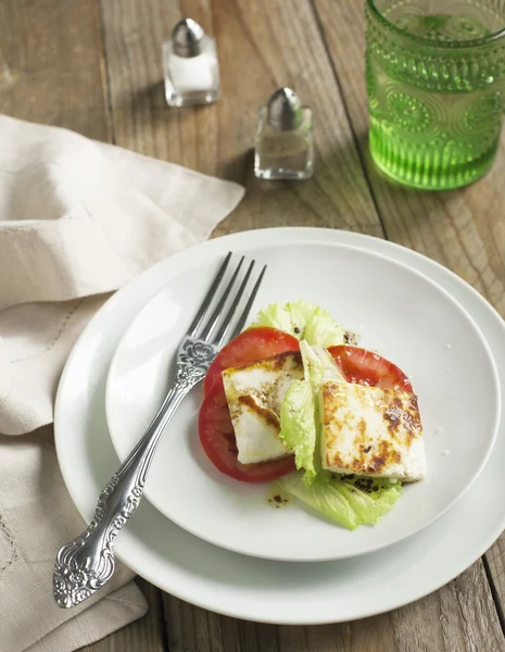 Fried Halloumi Cheese and tomato salad — Stock Photo, Image