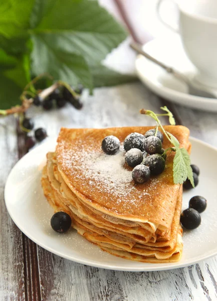 Crepes with black currant — Stock Photo, Image