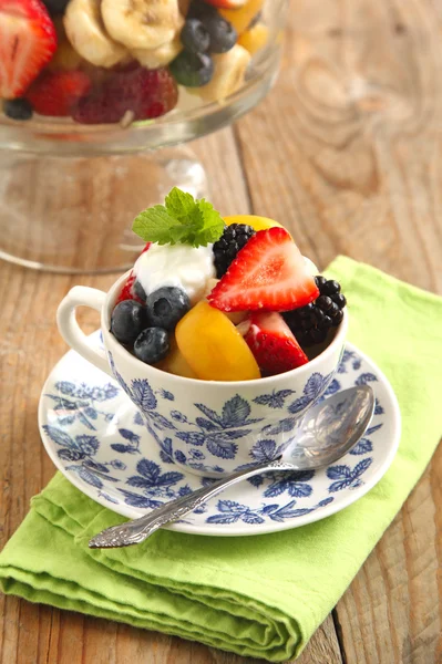 Fruit salad with yogurt — Stock Photo, Image