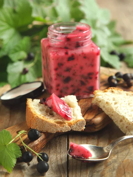 Black currant jam. Selective focus — Stock Photo, Image