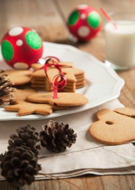 Noel gingerbread çerezleri şenlikli dekorasyon ile