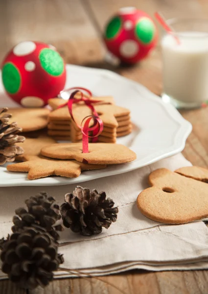 Christmas gingerbread cookies with festive decoration — Stock Photo, Image