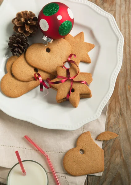 Jul pepparkakor med festlig dekoration — Stockfoto