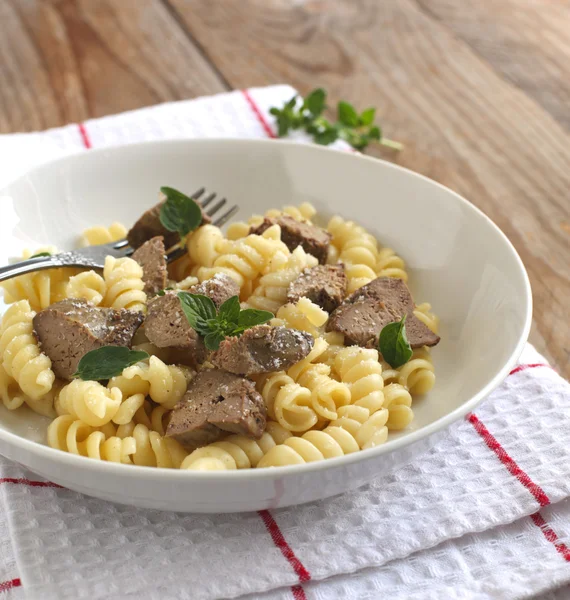 Pasta. Fusilli pasto with chicken liver — Stock Photo, Image