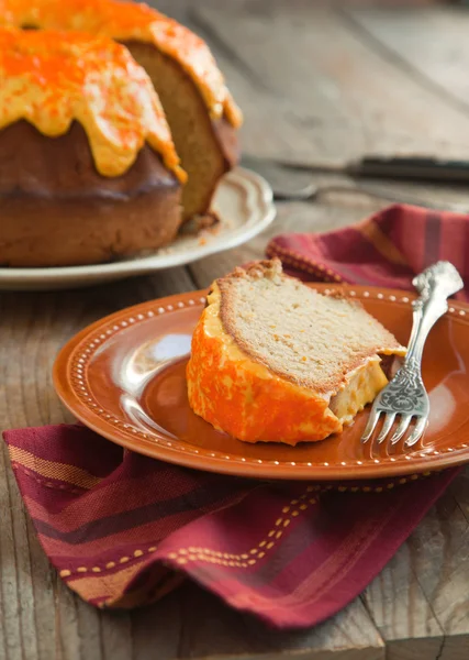 Pumpkin Spice Bundt Cake with cream cheese frosting — Stock Photo, Image