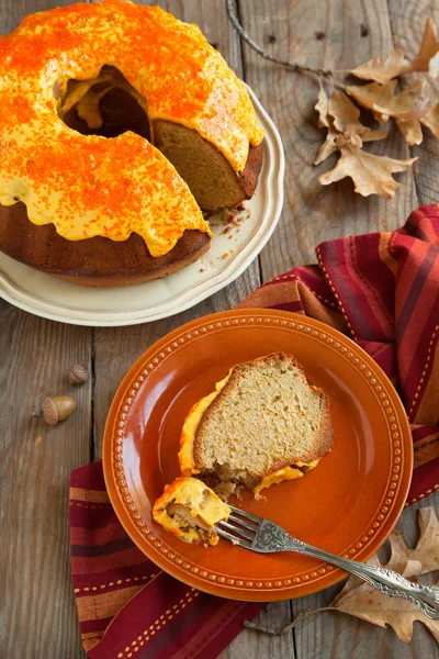 Pumpkin Spice Bundt Cake with cream cheese frosting — Stock Photo, Image