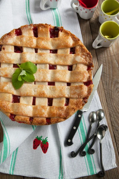 Strawberry and rhubarb pie — Stock Photo, Image