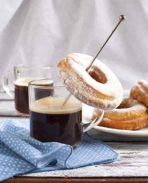 Taza de café y rosquillas —  Fotos de Stock