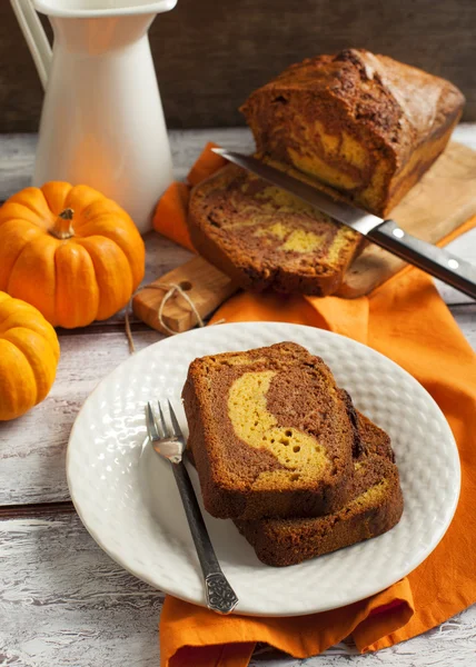 Marmeren pompoen chocoladetaart — Stockfoto