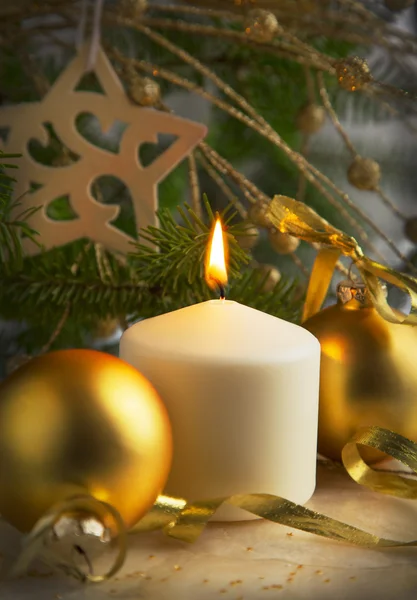 Weihnachtsdekoration mit Kerze — Stockfoto
