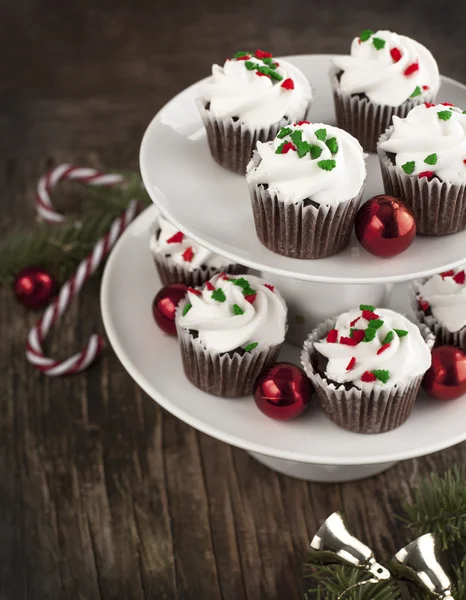 Cupcakes au chocolat de Noël avec glaçage au fromage à la crème — Photo