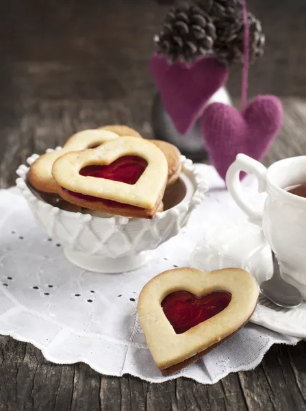 Biscoito em forma de coração com geléia — Fotografia de Stock