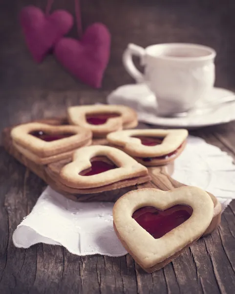 Heart shaped cookie with jam — Stock Photo, Image