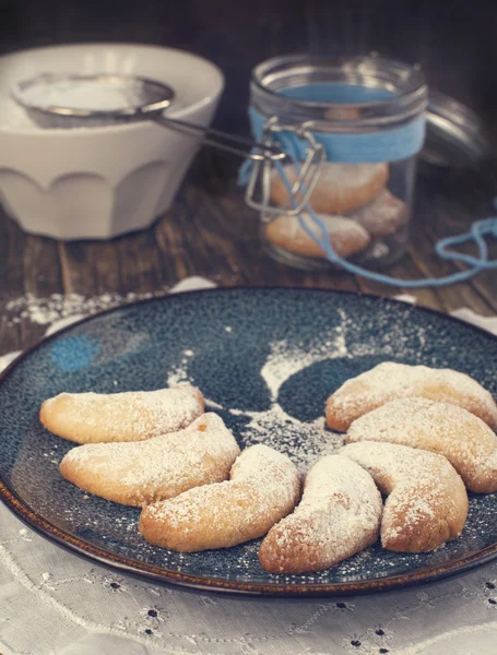 Biscuits croissants à la vanille et aux amandes — Photo