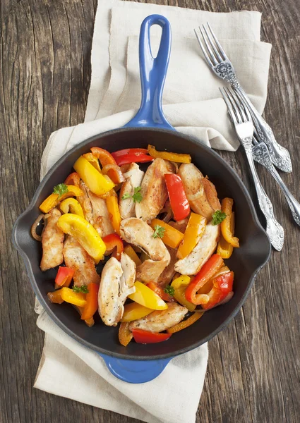 Roasted chicken with sweet peppers — Stock Photo, Image