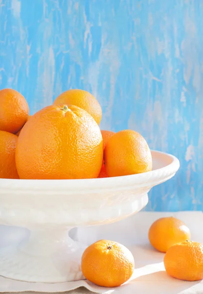 Апельсины и мандарины — стоковое фото
