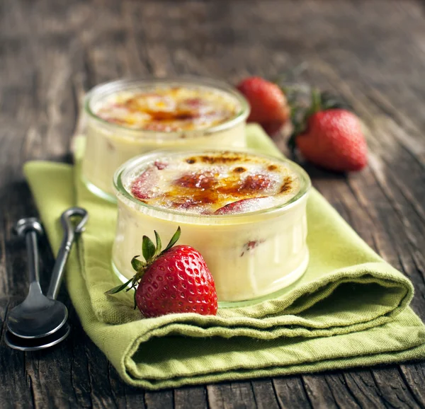Crème aux fraises Brulee — Photo