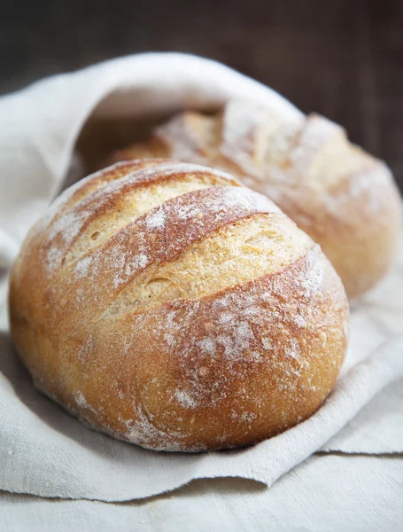 Vers gebakken traditioneel brood — Stockfoto