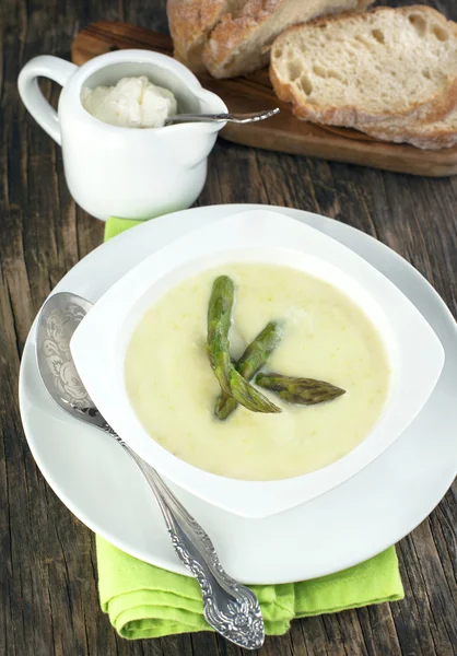 Creamy asparagus soup — Stock Photo, Image