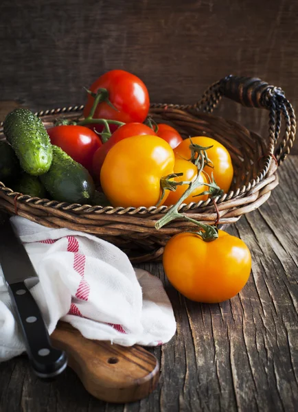 Légumes frais dans le panier — Photo