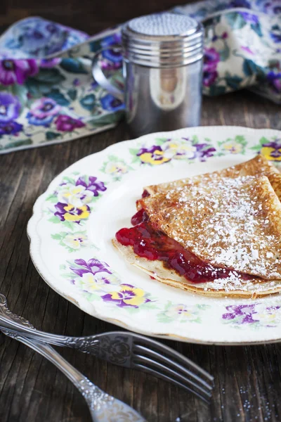 Pannenkoeken met bosbessensap jam — Stockfoto