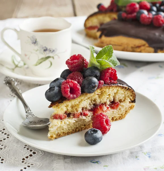 Cake with berries