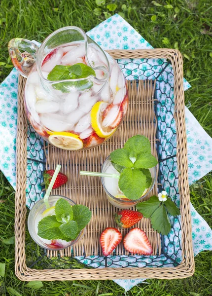 Strawberry lemonade — Stock Photo, Image