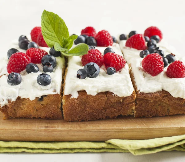 Kukoricadara-berry sheet sütemény — Stock Fotó