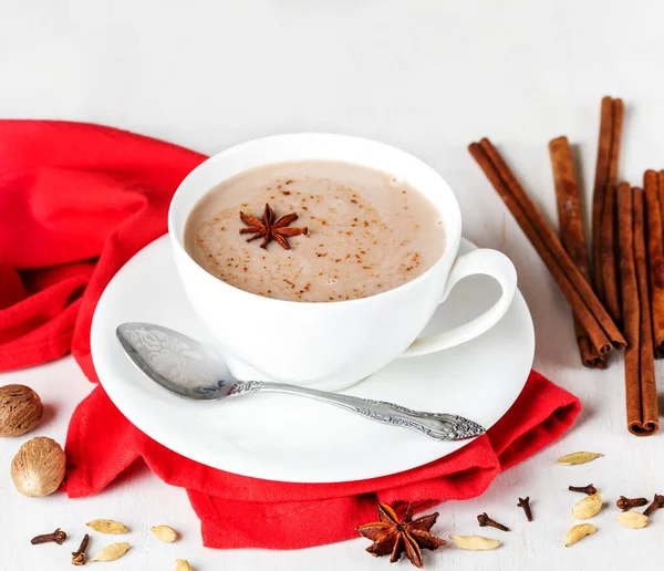 Traditionele Indiase Thee Masala Chai Thee Kruidenthee Met Melk Specerijen Stockfoto