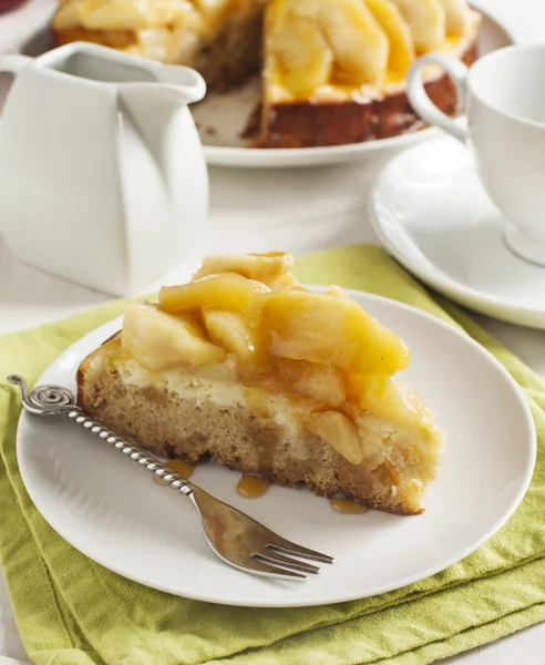 Torta di torta di formaggio alle mele al caramello — Foto Stock