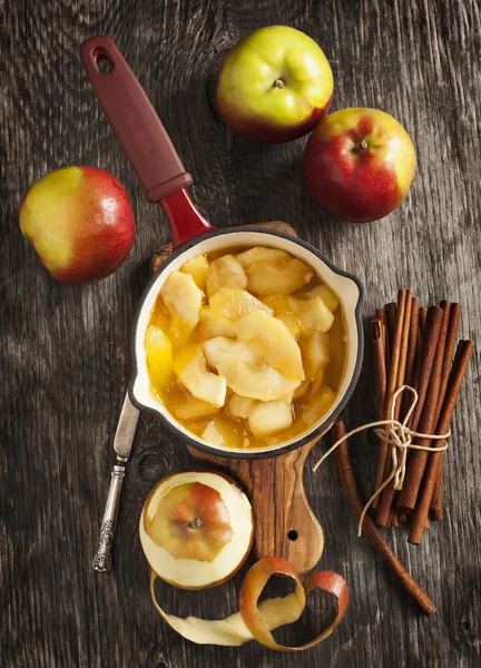 Sauce aux pommes caramel — Photo